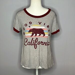 GOOD VIBES CALIFORNIA BEAR GRAY AND BURGUNDY TSHIRT MEDIUM